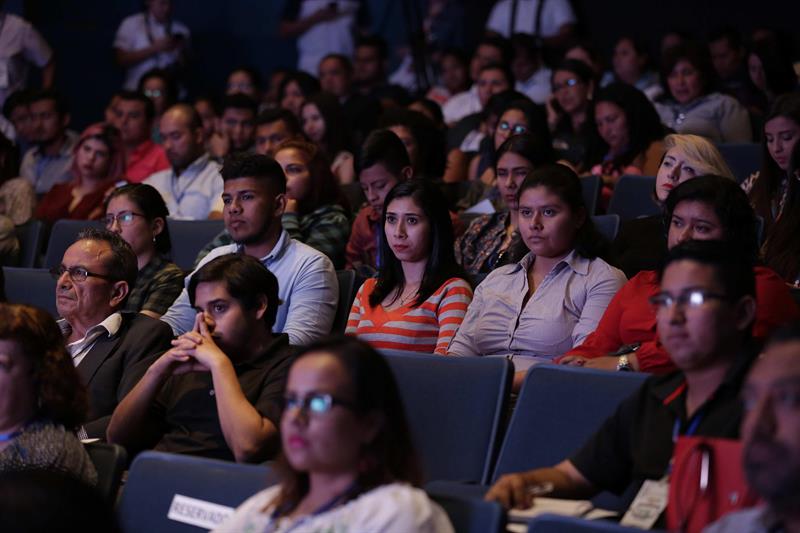 Joves del Salvador celebren la Setmana Global del Emprenedoria