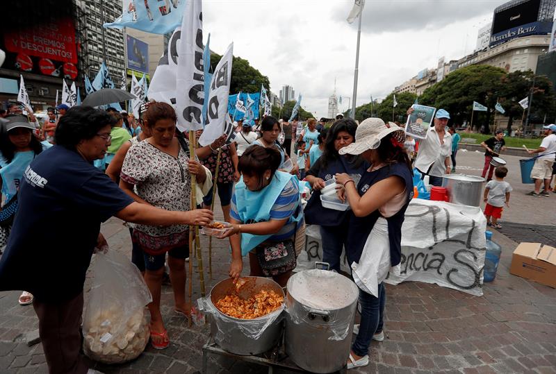  Grups socials a Argentina treuen olles al carrer i protesten contra Macri