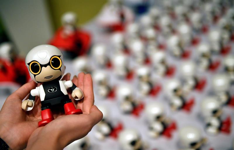  Toyota llanÃ§a Kirobo Mini, un robot que revoluciona les relacions amb humans