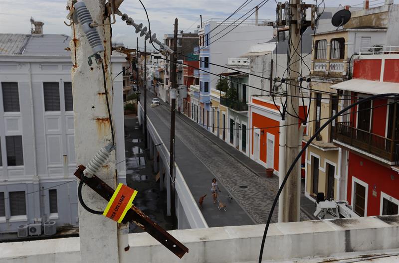  ElÃ¨ctrica de P.Rico diu que va pagar a polÃ¨mica signatura que aixeca la xarxa de l'illa
