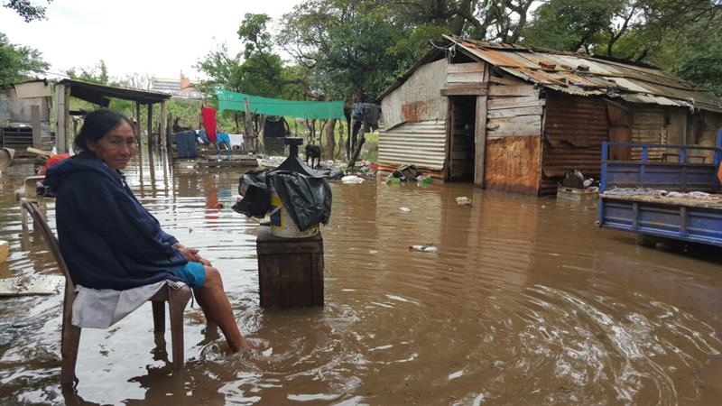  VeÃ¯ns de barri humil d'AsunciÃ³n marxen per una soluciÃ³ a inundacions